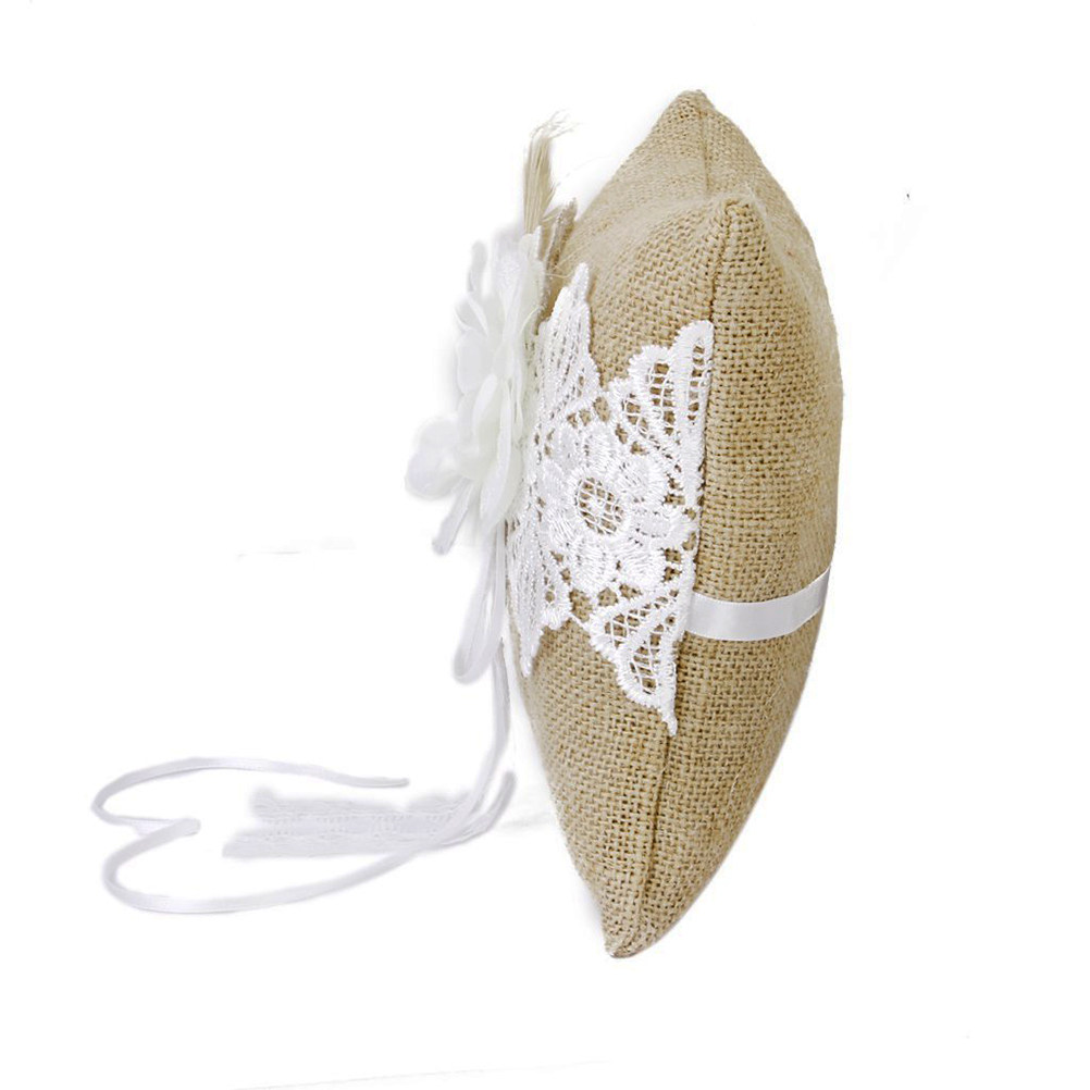 Ring Bearer Pillow - 20x20cm ジュート製結婚指輪枕 ブラウンとホワイトの天然繊維リングベアラークッション、背面ストラップと蝶結び付き、セレモニー用