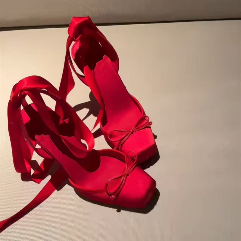 赤いハイヒール、プリーツリボン付き女性用ヘッドラップ、アンク - Wedding Shop のレビューと価格