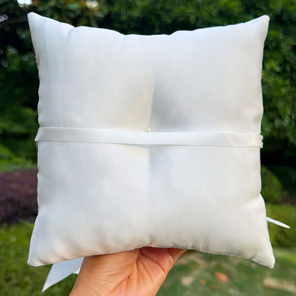 白いレースの結婚指輪枕、サテンの大きなリボンとラインストーン - Ring Bearer Pillow のレビューと価格