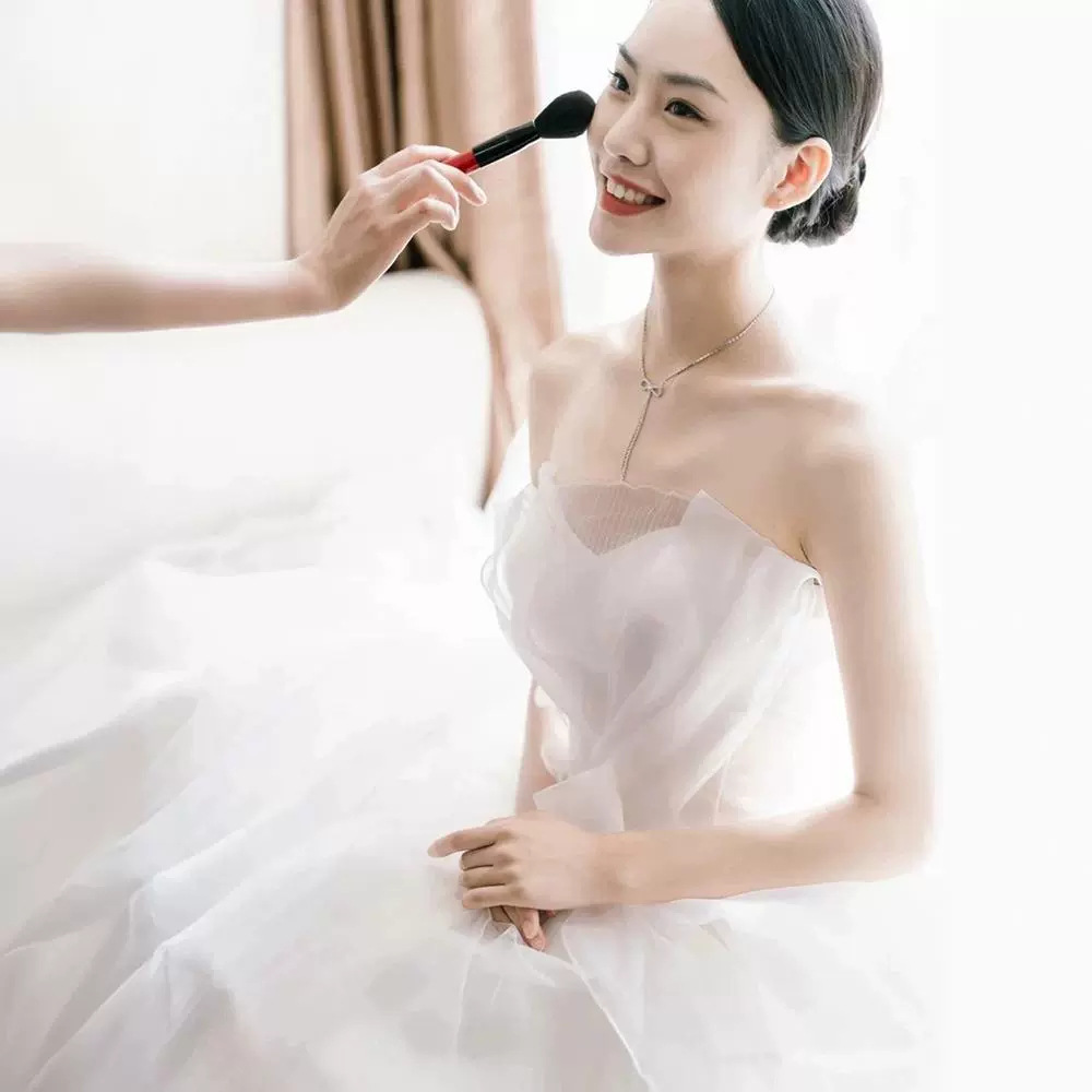 ローブ・デ・マリー モダンなウェディングドレス ストラップレ - Bridal Sash Ribbon のレビューと価格